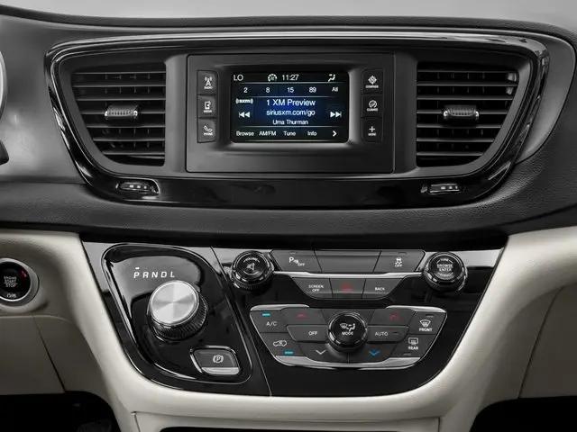 2017 Chrysler Pacifica Touring-L Plus