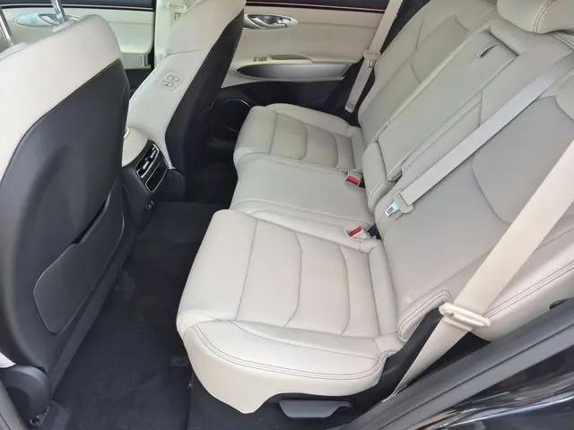 2027 Genesis GV70 2.5T Select
