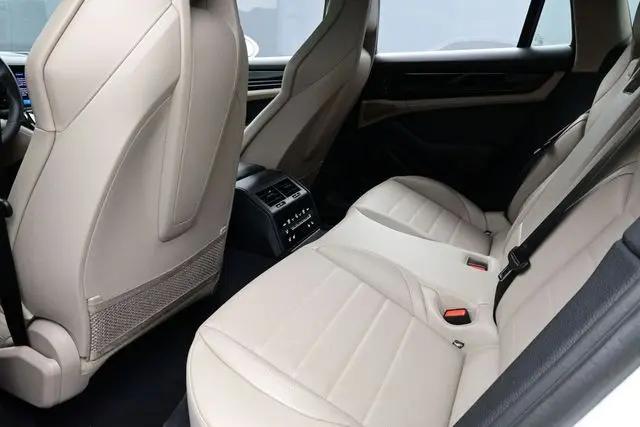 2026 Porsche Panamera 4