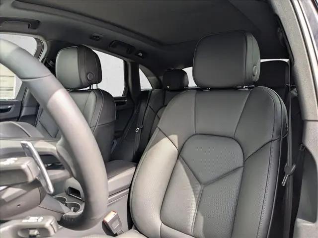 2025 Porsche Macan Macan