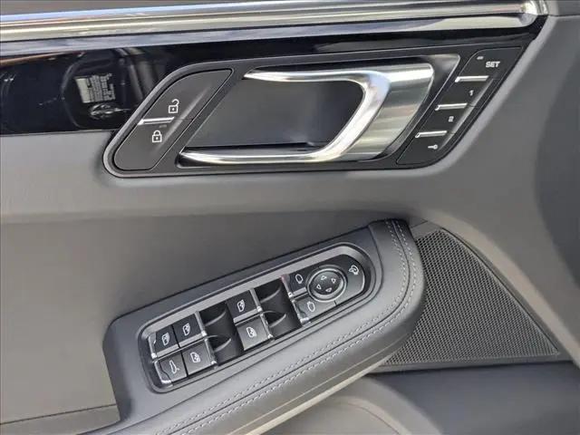 2025 Porsche Macan Macan