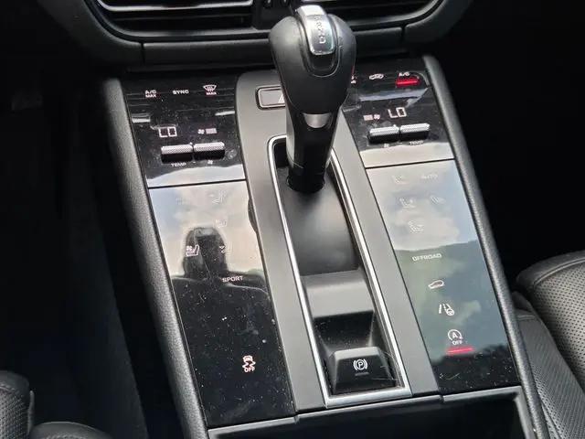 2022 Porsche Macan Macan