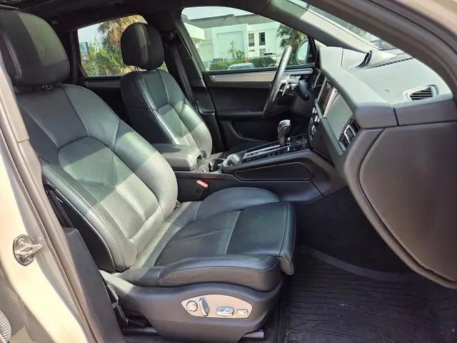 2022 Porsche Macan Macan