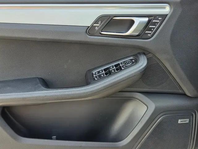2022 Porsche Macan Macan