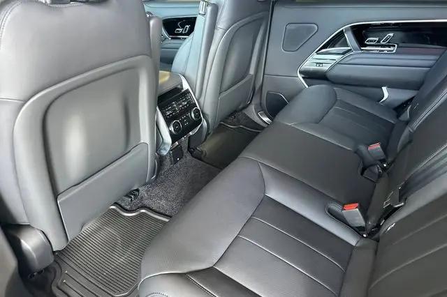 2026 Land Rover Range Rover P400 SE 7 Seat