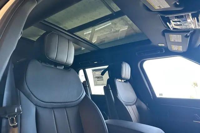 2026 Land Rover Range Rover P400 SE 7 Seat