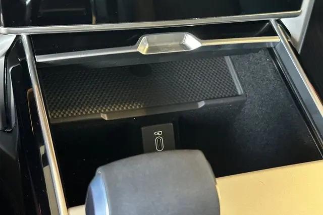 2026 Land Rover Range Rover P400 SE 7 Seat