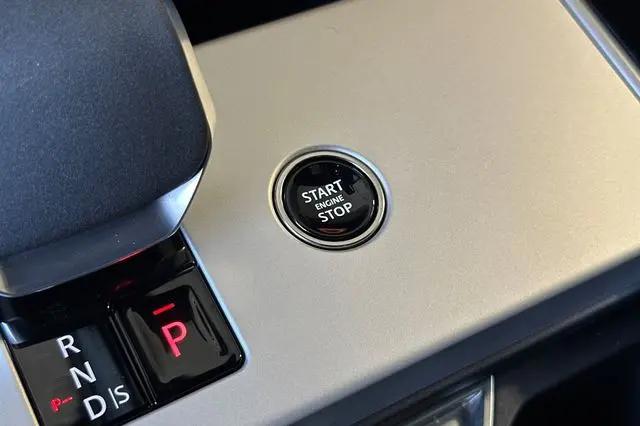2026 Land Rover Range Rover P400 SE 7 Seat