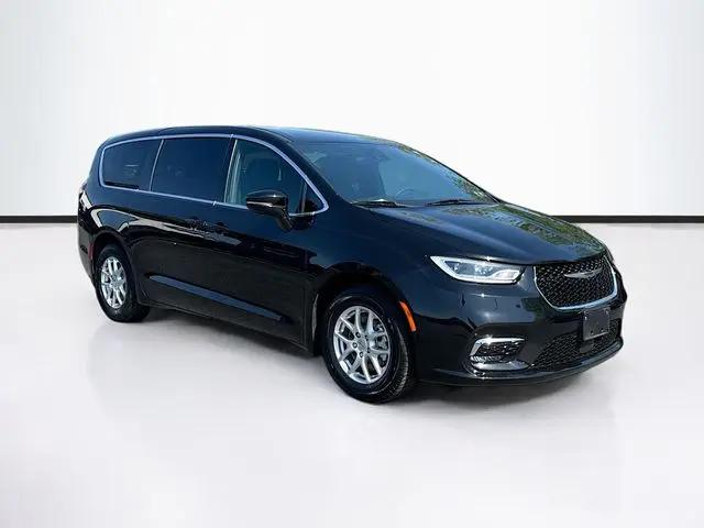 2025 Chrysler Pacifica Select for sale in Langhorne, PA