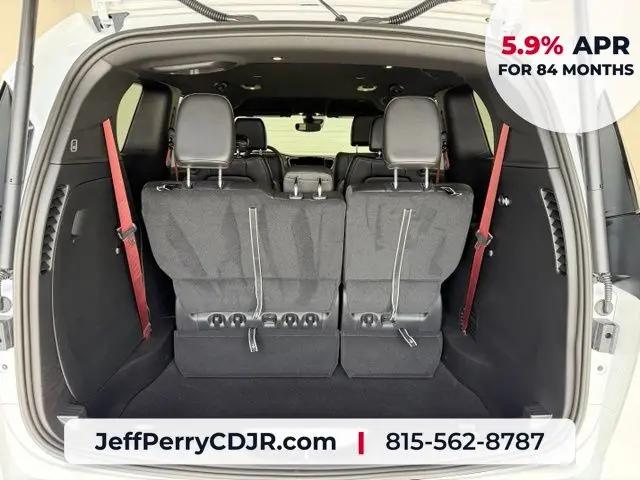 2027 Chrysler Pacifica Select