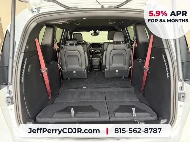 2027 Chrysler Pacifica Select