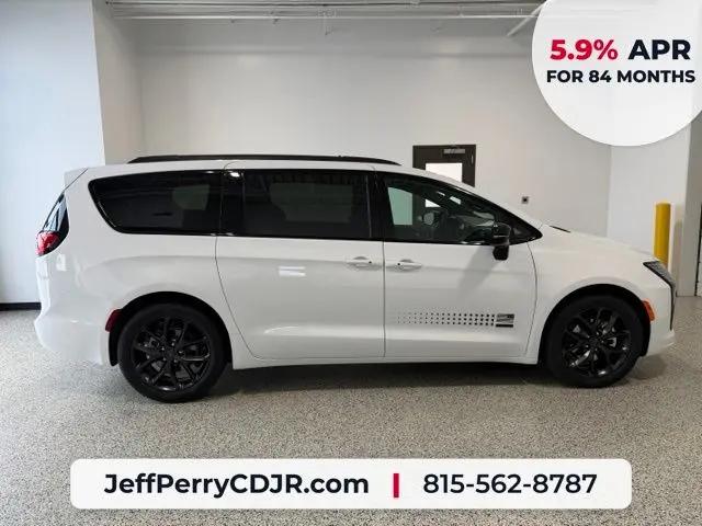 2027 Chrysler Pacifica Select