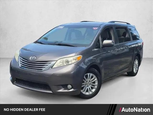 2017 Toyota Sienna XLE Premium 8 Passenger for sale in Greenacres, FL