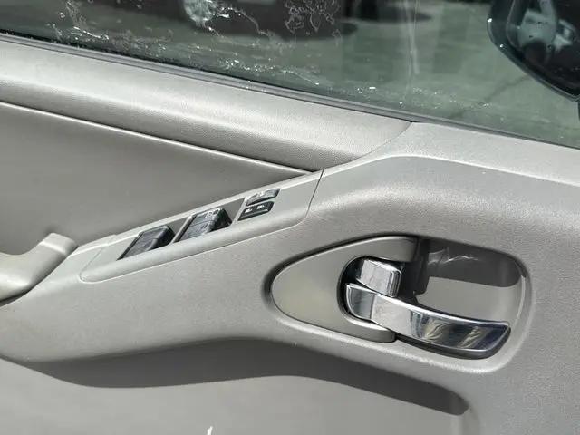 2011 Nissan Frontier SL