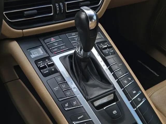 2021 Porsche Macan Macan