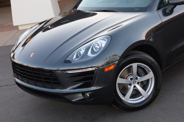 2017 Porsche Macan Unknown