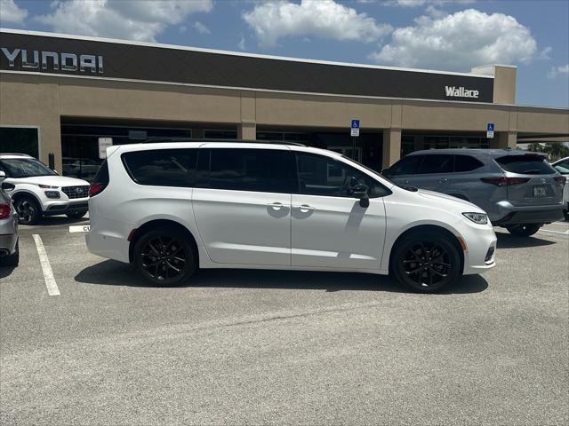 2023 Chrysler Pacifica Limited AWD