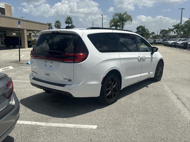 2023 Chrysler Pacifica Limited AWD