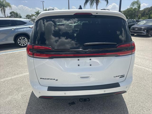 2023 Chrysler Pacifica Limited AWD