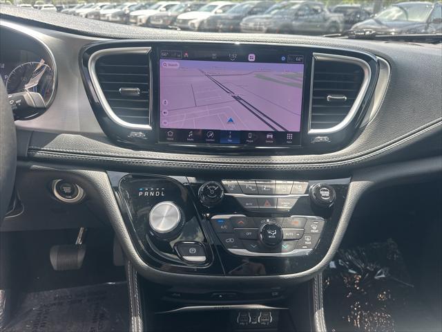 2023 Chrysler Pacifica Limited AWD