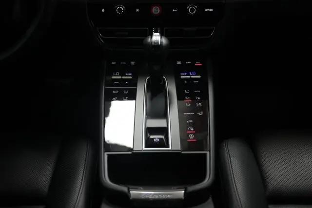 2025 Porsche Macan Macan