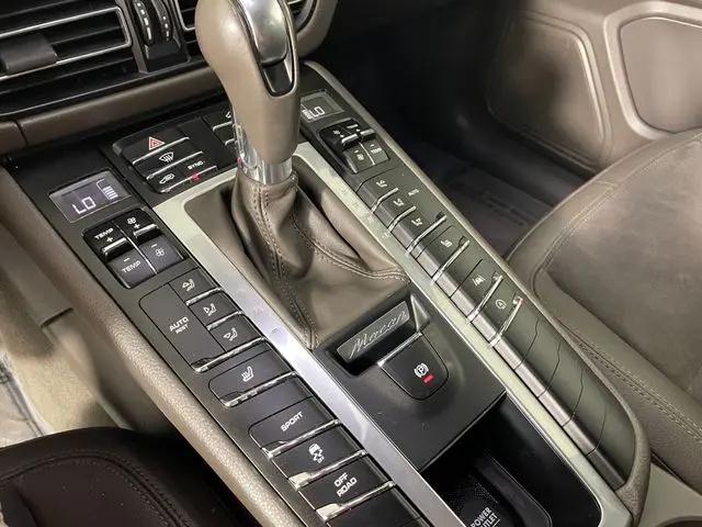 2021 Porsche Macan Macan