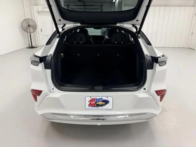 2024 Buick NV Avenir FWD