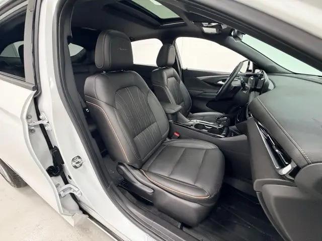 2024 Buick NV Avenir FWD