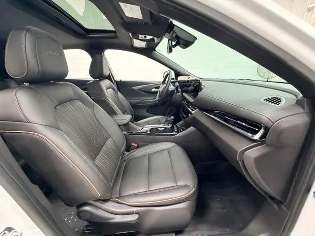 2024 Buick NV Avenir FWD
