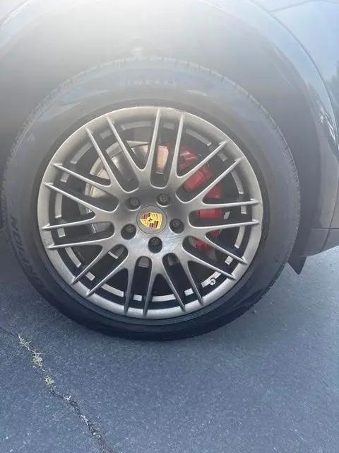 2017 Porsche Cayenne Platinum Edition