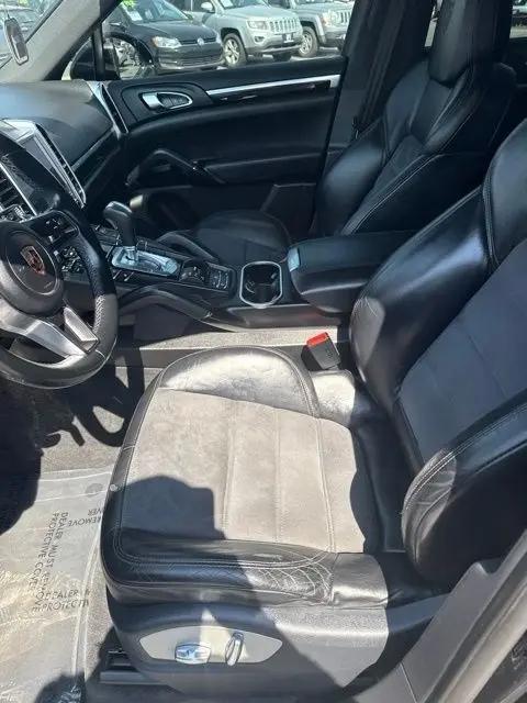 2017 Porsche Cayenne Platinum Edition