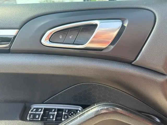 2017 Porsche Cayenne Platinum Edition