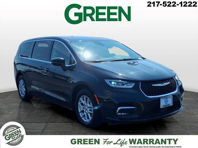 2023 Chrysler Pacifica Touring L for sale in Springfield, IL