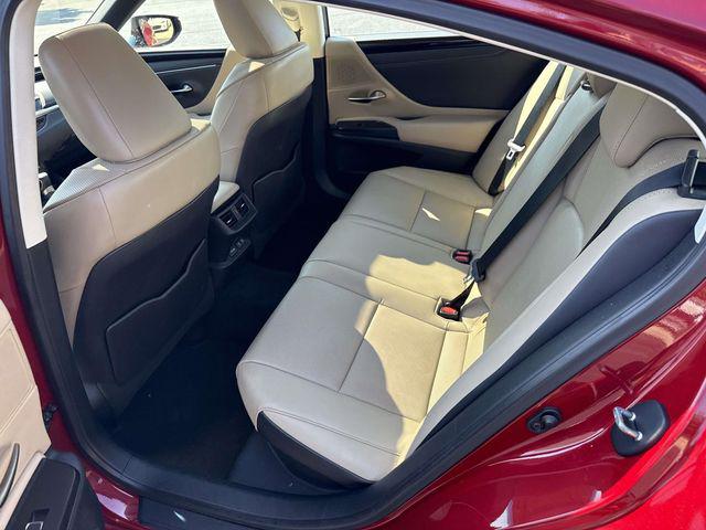 2021 Lexus ES 300h