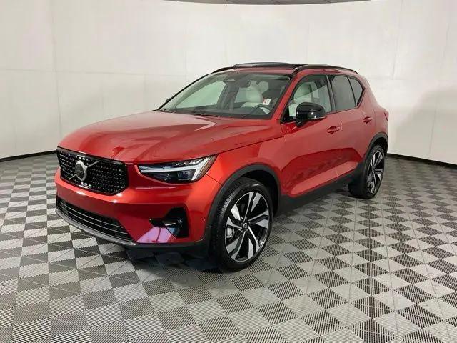 2025 Volvo XC40 B5 Ultra Dark Theme for sale in Fort Wayne, IN