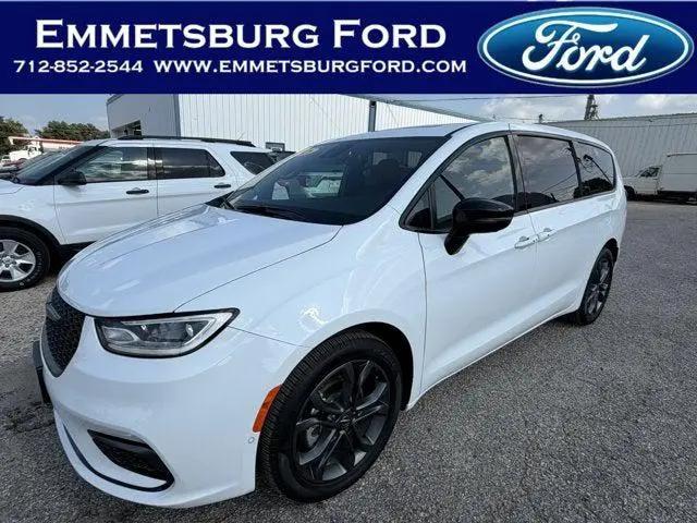 2026 Chrysler Pacifica Select for sale in Emmetsburg, IA