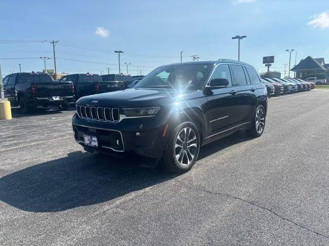2023 Jeep Grand Cherokee Overland 4x4 for sale in Davenport, IA