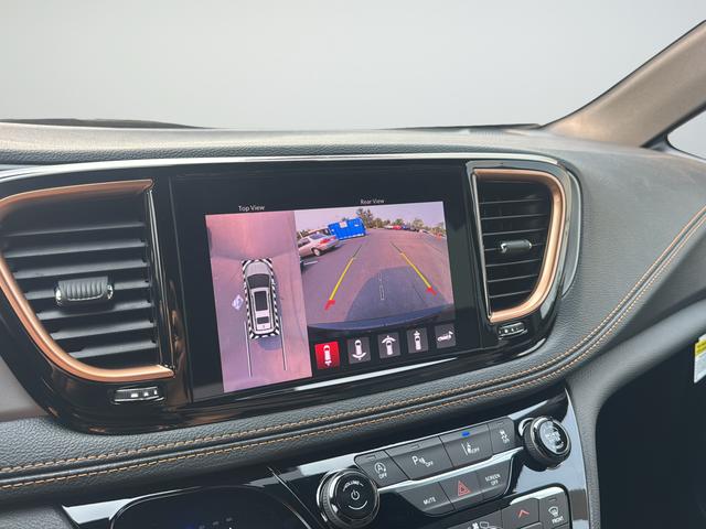 2027 Chrysler Pacifica Pinnacle