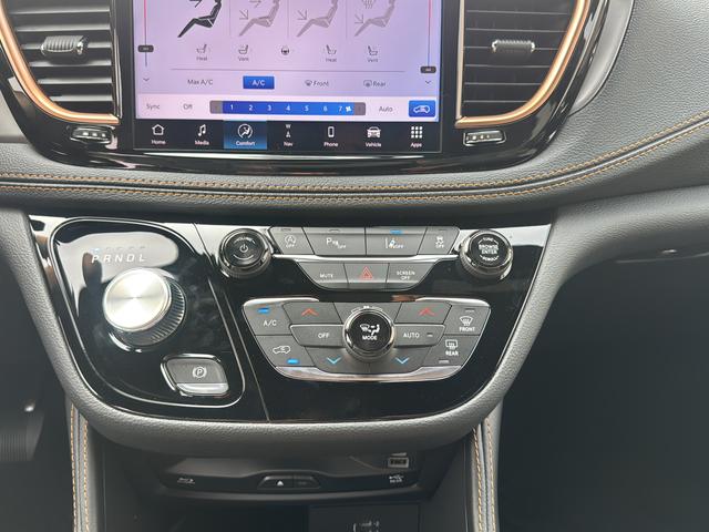 2027 Chrysler Pacifica Pinnacle
