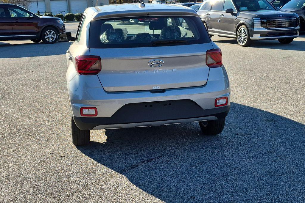 New 2026 Silver HYUNDAI SE image 6