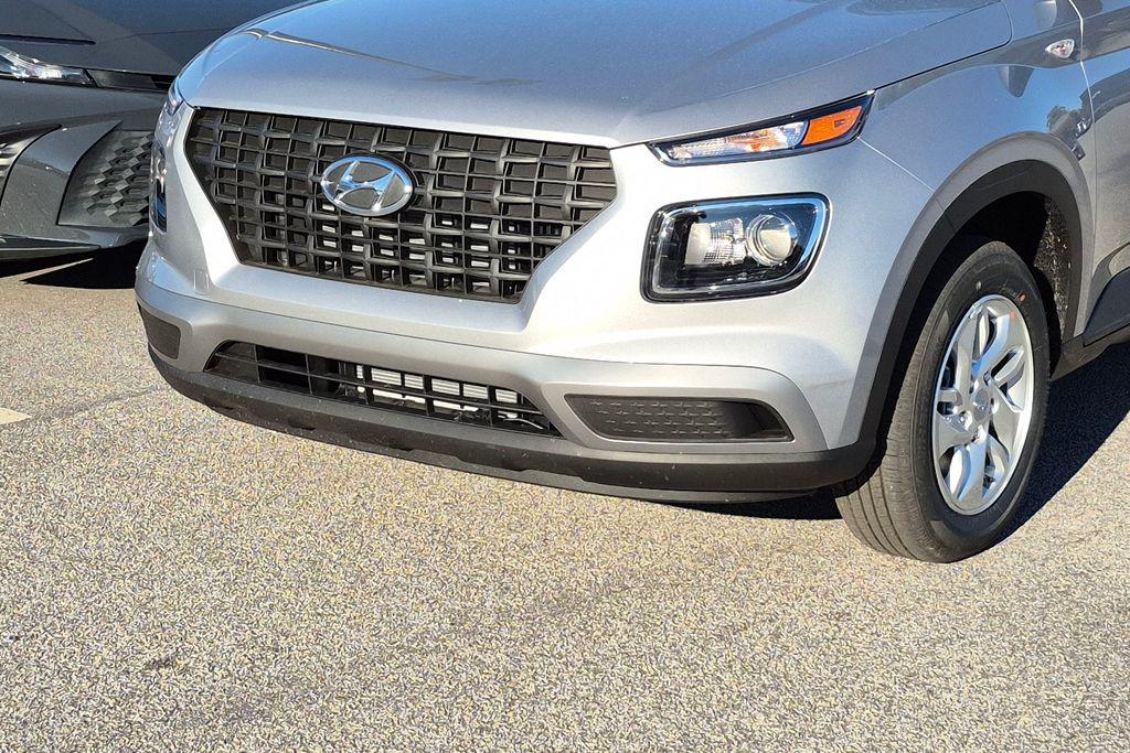 New 2026 Silver HYUNDAI SE image 10
