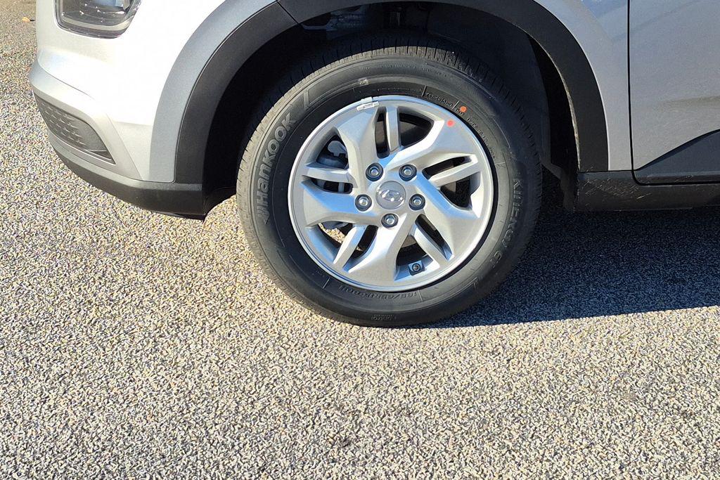 New 2026 Silver HYUNDAI SE image 11