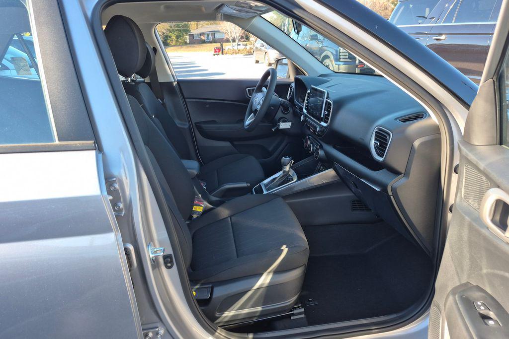 New 2026 Silver HYUNDAI SE image 18