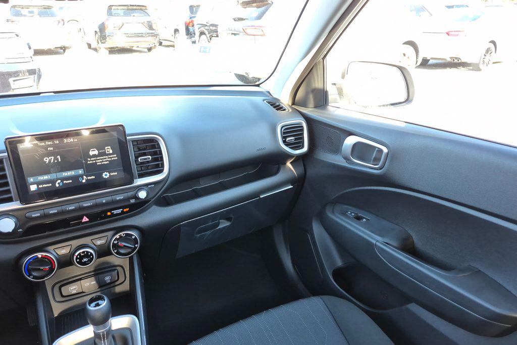 New 2026 Silver HYUNDAI SE image 19