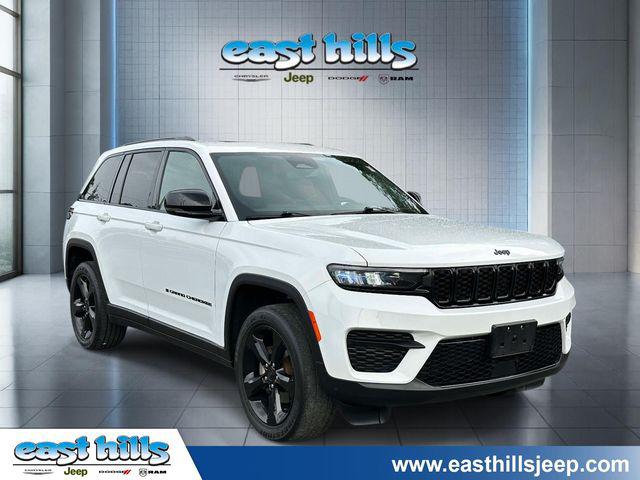 2023 Jeep Grand Cherokee Altitude 4x4 for sale in Greenvale, NY