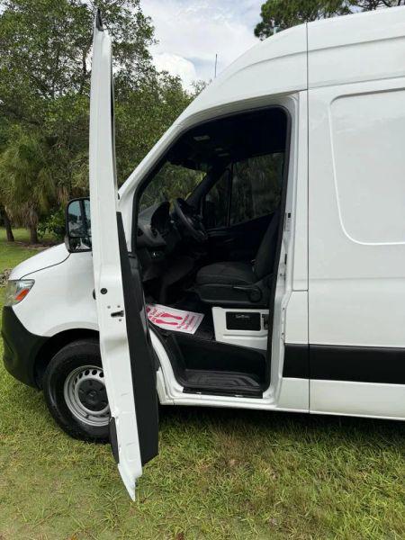 2021 Freightliner Sprinter High Roof I4 Diesel