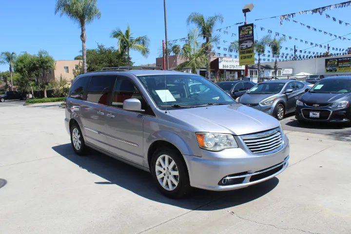 2014 Chrysler Town & Country Touring for sale in Long Beach, CA