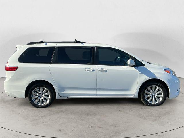2017 Toyota Sienna LE 7 Passenger