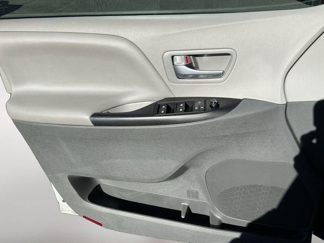 2017 Toyota Sienna LE 7 Passenger