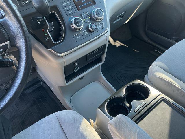 2017 Toyota Sienna LE 7 Passenger
